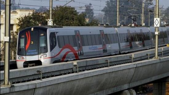 DMRC had entered into an agreement with DAMEPL in August 2008 for the design, installation, commissioning, operation and maintenance of the 22.7 km Airport Metro Express Line from New Delhi Railway Station to Dwarka Sector 21 via Indira Gandhi International Airport. (HT PHOTO.)