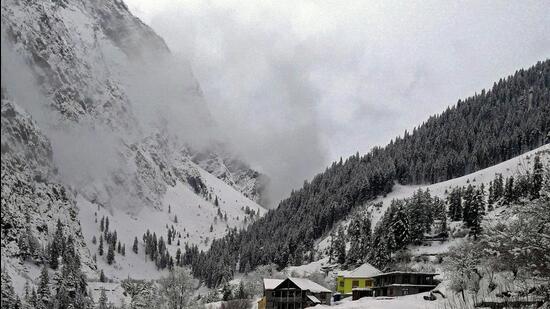 On Sunday three joint teams of Mountaineering Institute, State Disaster Response Force and local police resumed the search and rescue operation.Two youths were killed and two rescued after they were trapped in a snowstorm on the Rising Star hill overlooking Dharamshala town in Himachal on Sunday. (ANI/ Representational image)