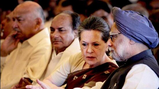 Congress leaders Sonia Gandhi and Manmohan Singh will campaign for the party ahead of the UP elections. Congress leaders Sonia Gandhi and Manmohan Singh will campaign for the party ahead of the UP elections.