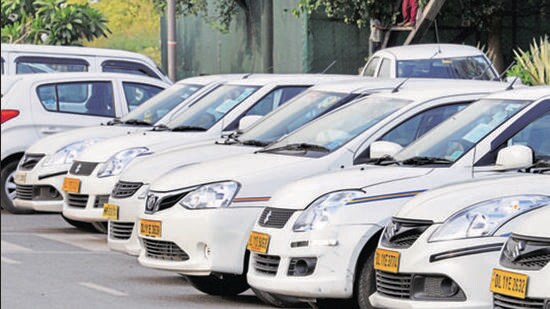 Estimates with the state transport department shows that Delhi has at least 150,000 vehicles plying under different cab aggregators, but it is mostly is a floating number as these vehicles keep moving between Delhi and NCR cities such as Noida, Gurugram, Faridabad and so on. (Picture for representation only/HT Archive)