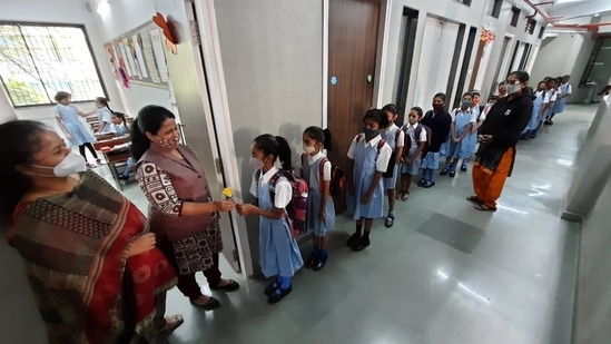 Pre-primary students attending the first day of school after its reopening in Dadar, Mumbai, on Monday.(Anshuman Poyrekar/HT Photo)