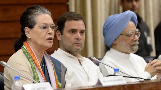 Congress chief Sonia Gandhi, former Prime Minister Manmohan Singh, and party MP Rahul Gandhi are among the star campaigners for the first phase of UP assembly elections.&nbsp;(File Photo / HT)