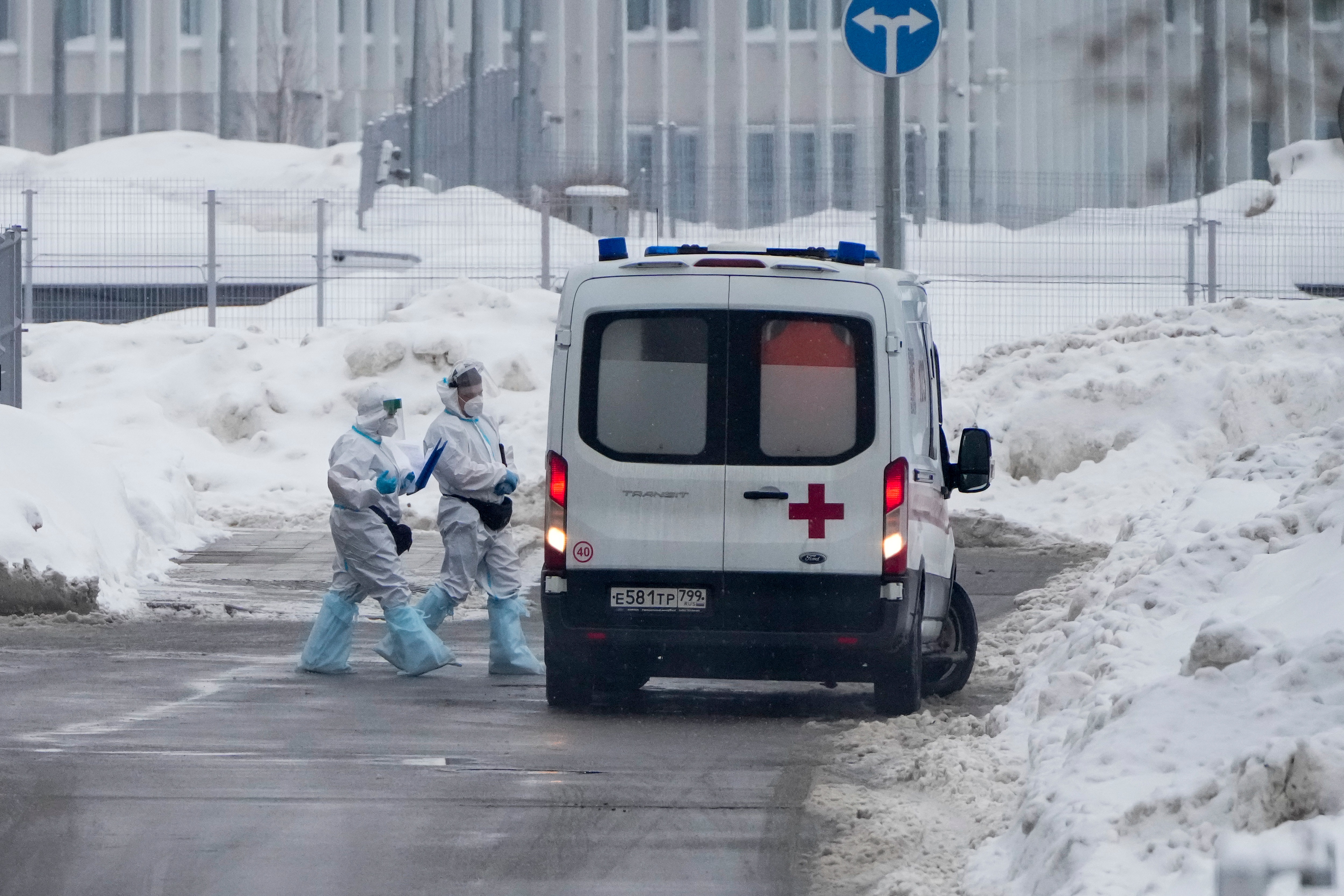 Medical workers walk to an ambulance at a hospital in Kommunarka, outside Moscow, Russia, Sunday, Jan. 23, 2022.&nbsp;(AP Photo)