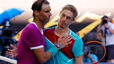 Rafael Nadal, left, of Spain is congratulated by Denis Shapovalov of Canada following their quarterfinal match at the Australian Open tennis championships in Melbourne, Australia, Tuesday, Jan. 25, 2022 (AP)