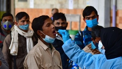 Covid-19: World health officials offer hope that Omicron wave will increase global immunity (Bhushan Koyande)