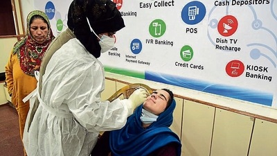 The country is battling a third wave of the pandemic with cases seeing a declining trend over the past few days. (File Photo/ Representational image)
