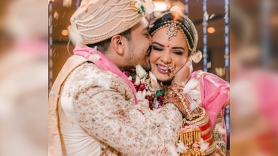 Aditya Narayan and Shweta Agarwal tied the knot on December 1, 2020, in an intimate ceremony in Mumbai. (Instagram/@shwetaagarwaljha) Aditya Narayan and Shweta Agarwal tied the knot on December 1, 2020, in an intimate ceremony in Mumbai. (Instagram/@shwetaagarwaljha)