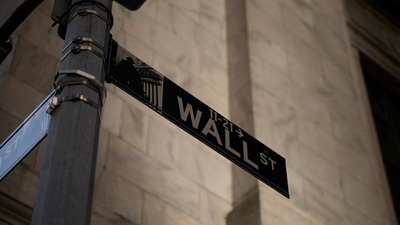 A general view shows a Wall Street sign outside the New York Stock Exchange (NYSE). (AFP Photo) A general view shows a Wall Street sign outside the New York Stock Exchange (NYSE). (AFP Photo)
