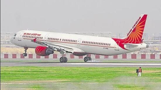 The Air India flight AI 826 was scheduled to take off at 1.10pm from Srinagar airport but was delayed by an hour. (Representational Image/HT Photo)