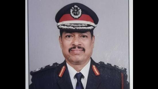 Three policemen from Pune city police and two of fire brigade officials, including the chief of Pune city fire brigade, have bagged various President’s award. (In pic) The chief fire officer of Pune city fire brigade Prashant Ranpise who received the award. (HT PHOTO)