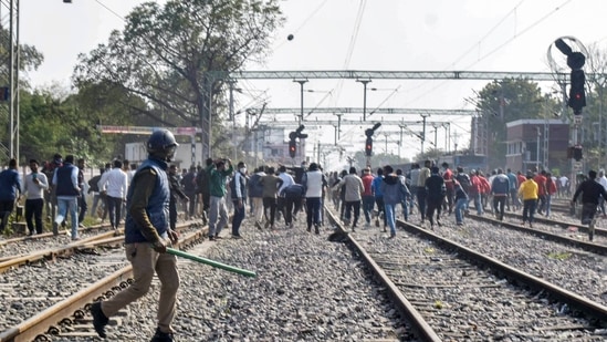 Aspirants block railway tracks during their protest over alleged erroneous results of Railway Recruitment Board's Non-Technical Popular Categories (RRB NTPC) exam 2021, in Prayagraj, Tuesday, Jan. 25, 2022.&nbsp;(PTI)