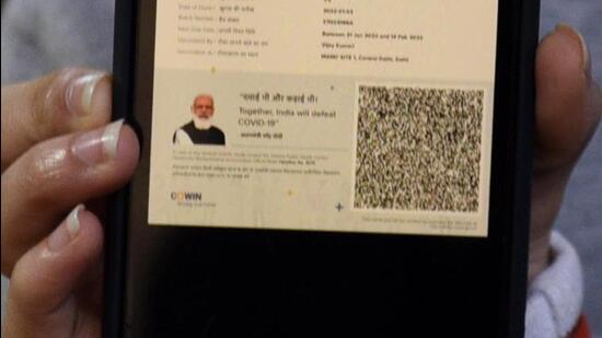 A person shows a soft copy of the Covid-19 vaccine certificate in New Delhi. (Hindustan Times/ File) A person shows a soft copy of the Covid-19 vaccine certificate in New Delhi. (Hindustan Times/ File)