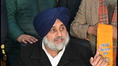 SAD president Sukhbir Singh Badal said with Bikram Singh Majithia as the candidate against Navjot Singh Sidhu, Akali Dal workers will ensure that Sidhu loses his security deposit from Amritsar East. (HT Photo/Sameer Sehgal) SAD president Sukhbir Singh Badal said with Bikram Singh Majithia as the candidate against Navjot Singh Sidhu, Akali Dal workers will ensure that Sidhu loses his security deposit from Amritsar East. (HT Photo/Sameer Sehgal)