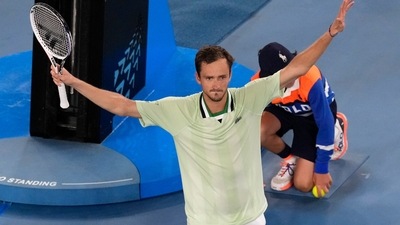 Australian Open: Medvedev battles back to down Auger-Aliassime in thriller (AP) Australian Open: Medvedev battles back to down Auger-Aliassime in thriller (AP)