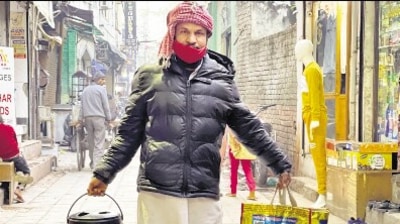 Every evening, Mr Mukhtar walks down the Basti’s lanes with the tea thermos in his hand.