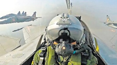 A screengrab shows the view from a cockpit during the 7-aircraft 'Baaz' formation.