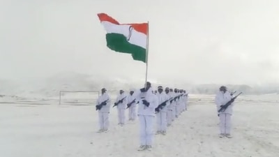The ITBP soldiers hoist the National Flag in Ladakh on Republic Day 2022. (Courtesy: ITBP)