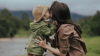 While one should not be tempted to be a 'parchute parent' it is essential that kids get regular reassurance from their parents about their constant availability in the time of need. (Pixabay) While one should not be tempted to be a 'parchute parent' it is essential that kids get regular reassurance from their parents about their constant availability in the time of need. (Pixabay)