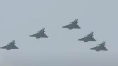 Five Rafale jets of the Indian Air Force fly in in Arrowhead formation at the Republic Day parade (ANI)