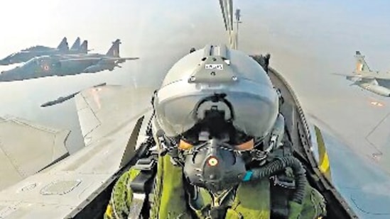 A screengrab shows the view from a cockpit during the 7-aircraft 'Baaz' formation.