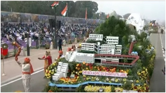 The tableau of Jammu and Kashmir showed the Union territory’s changing face in terms of development.(ANI)