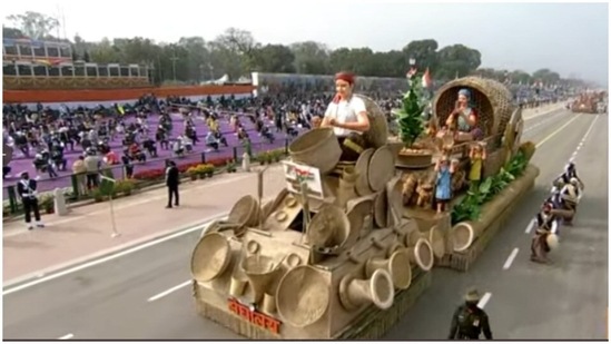 Meghalaya’s tableau honoured the contribution of women-led cooperative societies, self-help groups that revived the popularity of products such as bamboo, cane handicrafts and Lakadong turmeric.(ANI)