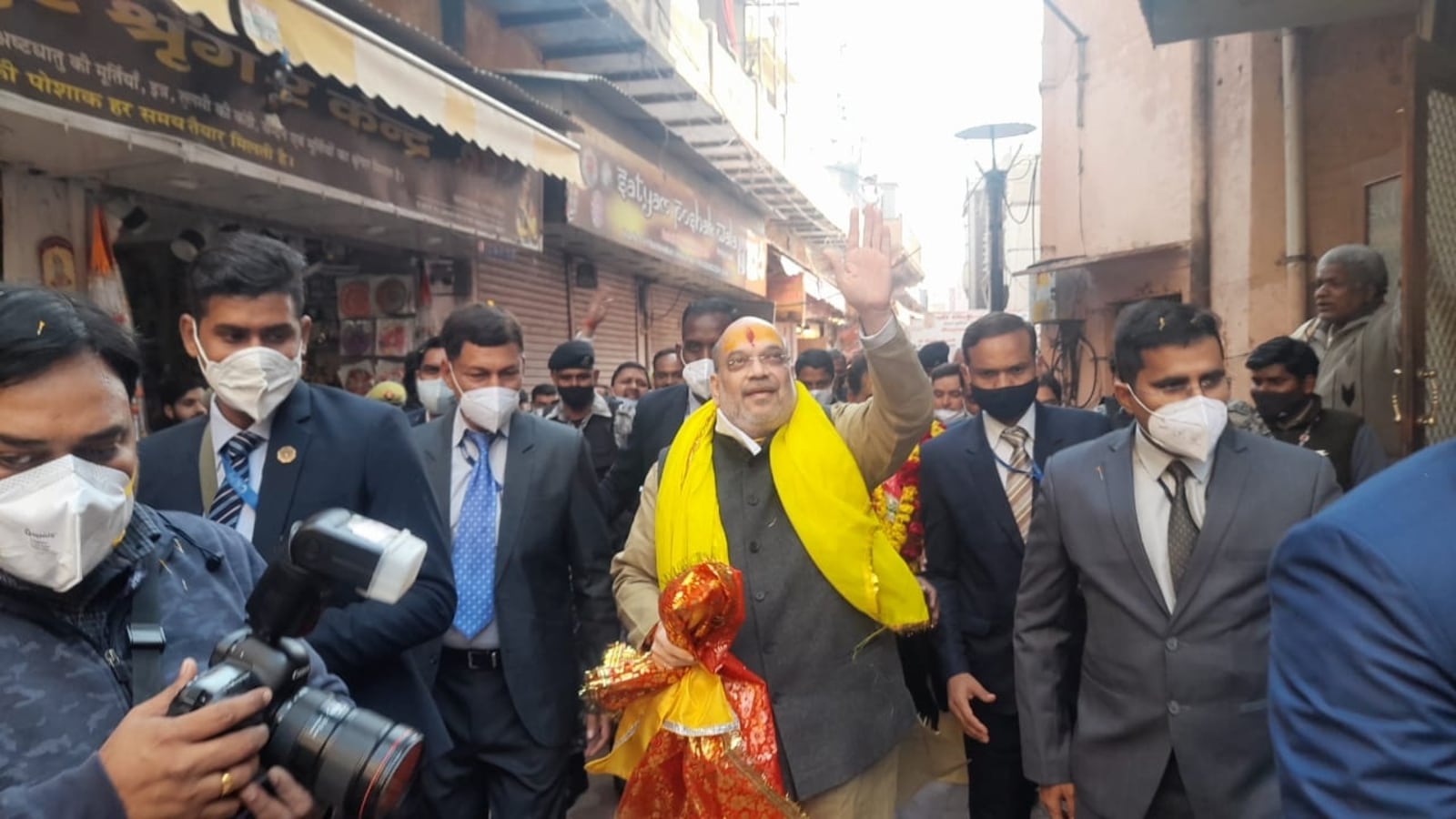 UP Polls: Amit Shah Offers Prayers At Bankey Bihari Temple In Mathura ...