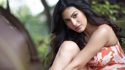 Amyra Dastur is samba bar fashion inspo in ₹5k strappy floral dress (Instagram/amyradastur93) Amyra Dastur is samba bar fashion inspo in ₹5k strappy floral dress (Instagram/amyradastur93)