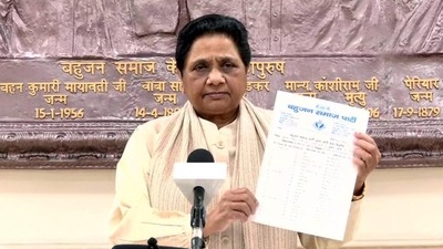 BSP chief Mayawati releasing the list of party candidates in Lucknow on Saturday.&nbsp; (HT_PRINT)