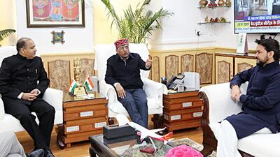 HP CM Jai Ram Thakur with Union health minister Mansukh Mandaviya and sports minister Anurag Thakur in New Delhi. (ANI)