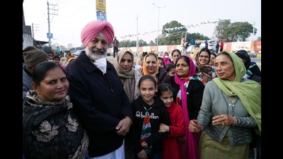Congress candidate and local MLA Balbir Singh Sidhu campaigning in Phase 11, Mohali, on Thursday. (HT Photo) Congress candidate and local MLA Balbir Singh Sidhu campaigning in Phase 11, Mohali, on Thursday. (HT Photo)