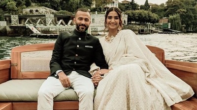 Sonam Kapoor comes forward in support of Anand Ahuja, who complained about an e-commerce brand on Twitter. Sonam Kapoor comes forward in support of Anand Ahuja, who complained about an e-commerce brand on Twitter.
