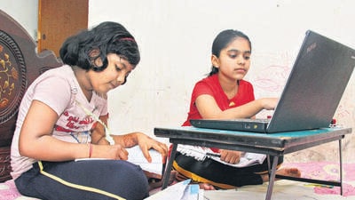 Ever since the first lockdown, it has been a common complaint by parents that sitting in front of the computer screen for long periods of time is making kids more irritable, leading to mood swings and damaging their eyesight. (HT File)