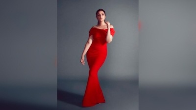 Parineeti Chopra flaunted her toned body in this mermaid-inspired red bodycon off-shoulder dress. (Instagram/@parineetichopra) Parineeti Chopra flaunted her toned body in this mermaid-inspired red bodycon off-shoulder dress. (Instagram/@parineetichopra)