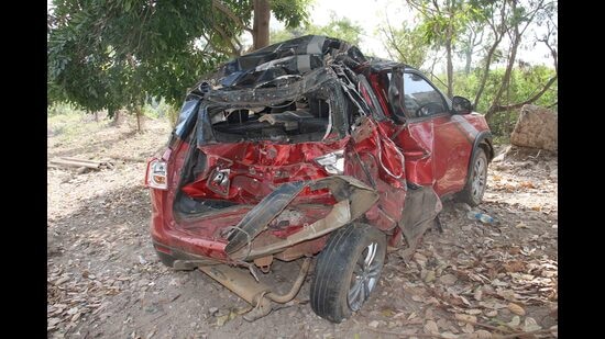 A container truck heading from Satara to Pune first rammed into the SUV and then hit the motorcycle, resulting in the biker’s death due to grievous injuries. (Ravindra Joshi/HT PHOTO)