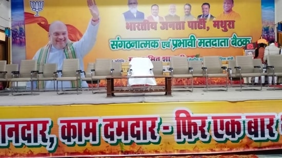 Markets around the temple remained closed as Home Minister Amit Shah arrived at the Sri Bankey Bihari temple on Thursday.(HT Photo/Hemendra Chaturvedi )