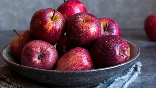 Apples also contain malic acid which helps in creating saliva. This saliva helps in whitening of teeth.