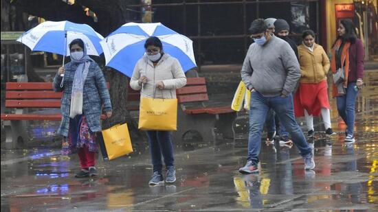 The disturbances originated over the North Atlantic Ocean before December 23 and moved eastwards towards the Indian Himalayas. (Keshav Singh/HT Photo) The disturbances originated over the North Atlantic Ocean before December 23 and moved eastwards towards the Indian Himalayas. (Keshav Singh/HT Photo)