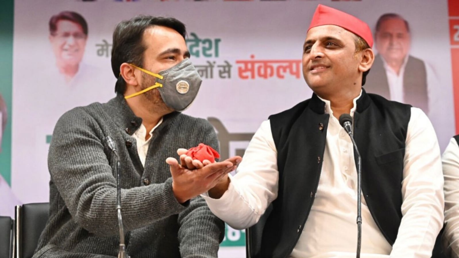 Laal Topi And Laal Potli Akhilesh Sums Up Rld Sp Alliance Ahead Of Up Polls Hindustan Times