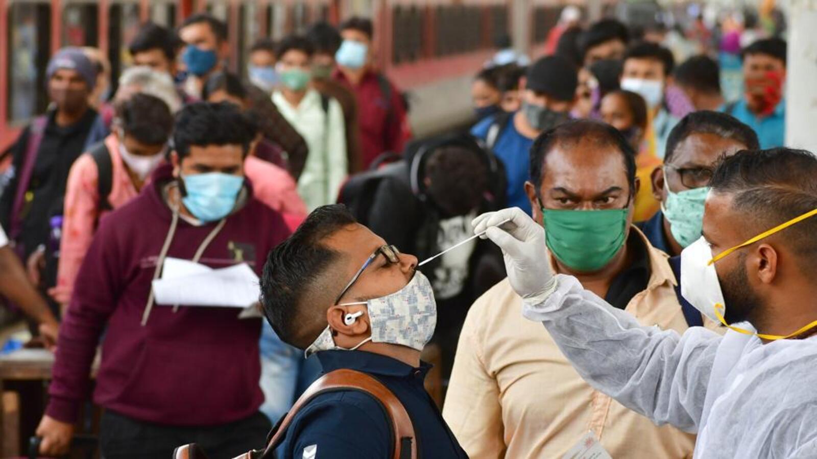 Mumbai records under 2K cases, bed vacancy at 92.4 Mumbai news