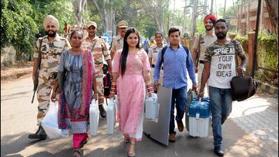 Hoshiarpur district election officer Apneet Riyait said FIRs will be lodged against those who failed to respond to show-cause notices. (HT File Photo/Representative image) Hoshiarpur district election officer Apneet Riyait said FIRs will be lodged against those who failed to respond to show-cause notices. (HT File Photo/Representative image)