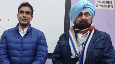 Senior Congress leader Jagmohan Singh Kang (right) said the party had humiliated him, and his son Yadvindra Singh Kang (left) will contest the polls independently from Kharar. (HT Photo)