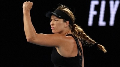 Danielle Collins of the U.S. reacts during her semi final match against Poland's Iga Swiatek. (REUTERS)