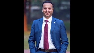 Deepak Raj Gupta, an alumnus of DAV College, Chandigarh, who has been awarded the Order of Australia Medal (OAM). (HT Photo)