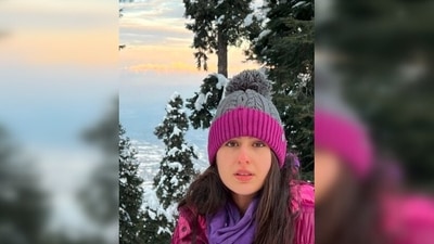 With her nose and lips red as a rose, Sara Ali Khan looked adorable as she flaunted her flawless glass skin. (Instagram/@saraalikhan95) With her nose and lips red as a rose, Sara Ali Khan looked adorable as she flaunted her flawless glass skin. (Instagram/@saraalikhan95)