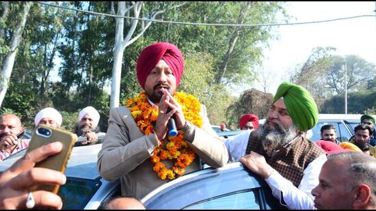 After filing his nomination papers, Dr Manohar said he will fight the election for the ‘Congress’ and join the party after getting elected from Bassi Pathana. (HT Photo)