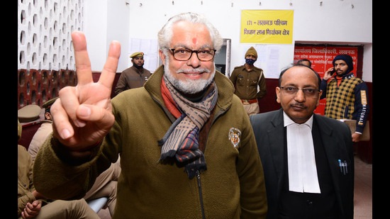 The Aam Admi Party (AAP) candidate and three others filed their papers for the fourth phase of Uttar Pradesh Assembly Polls in Lucknow on Friday. (HT Photo) The Aam Admi Party (AAP) candidate and three others filed their papers for the fourth phase of Uttar Pradesh Assembly Polls in Lucknow on Friday. (HT Photo)