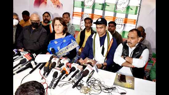 Congress national spokesperson Supriya Shrinate addressing a press conference in Varanasi. (HT) Congress national spokesperson Supriya Shrinate addressing a press conference in Varanasi. (HT)