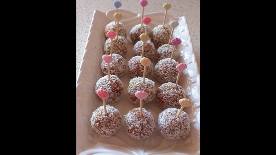 Cezerye, a gelatinous sweet made from caramelized carrots, shredded coconut and roasted nuts. (Photo: remziyenin_mutfaagi/Instagram) Cezerye, a gelatinous sweet made from caramelized carrots, shredded coconut and roasted nuts. (Photo: remziyenin_mutfaagi/Instagram)