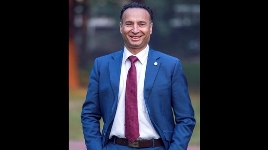 Deepak Raj Gupta, an alumnus of DAV College, Chandigarh, who has been awarded the Order of Australia Medal (OAM). (HT Photo)